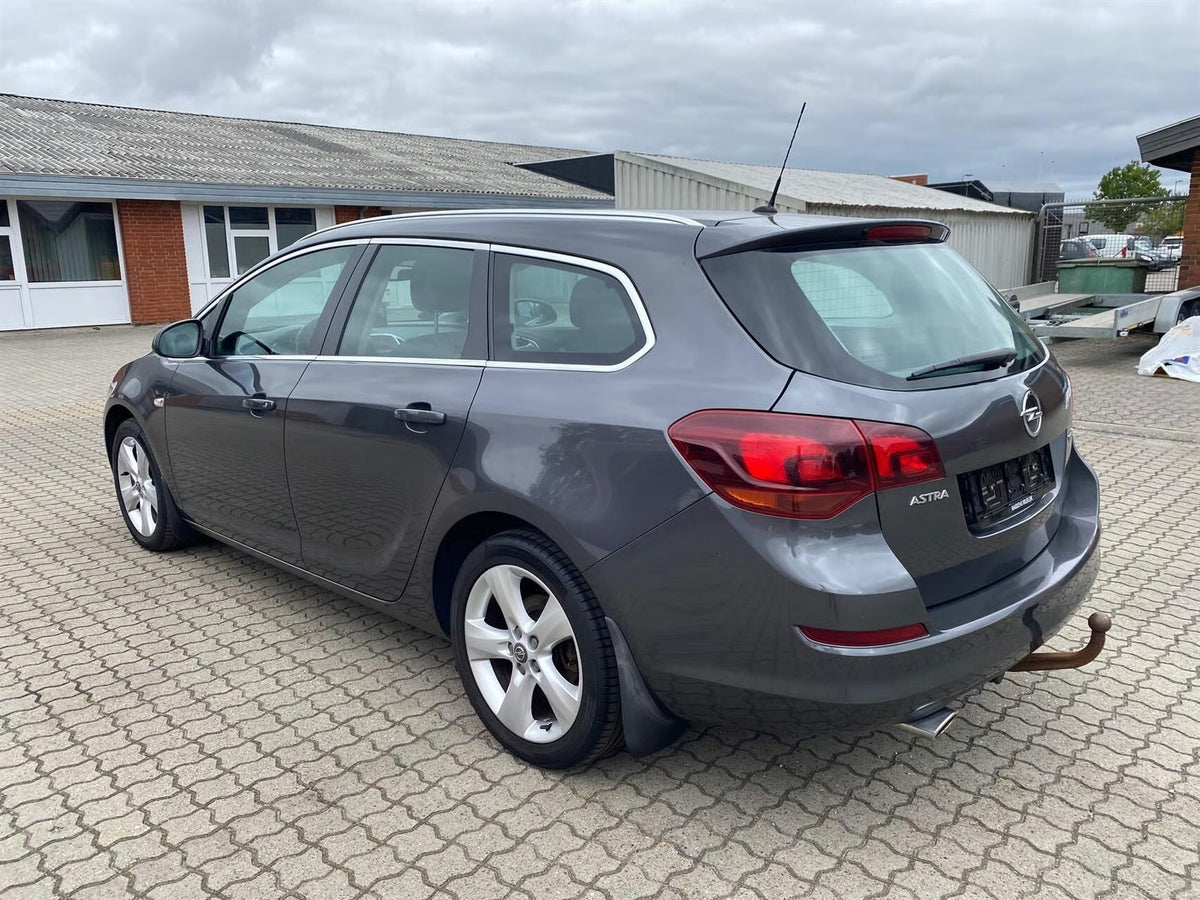 Opel Astra Sports Tourer 1,4 Turbo Sport 140HK 2012