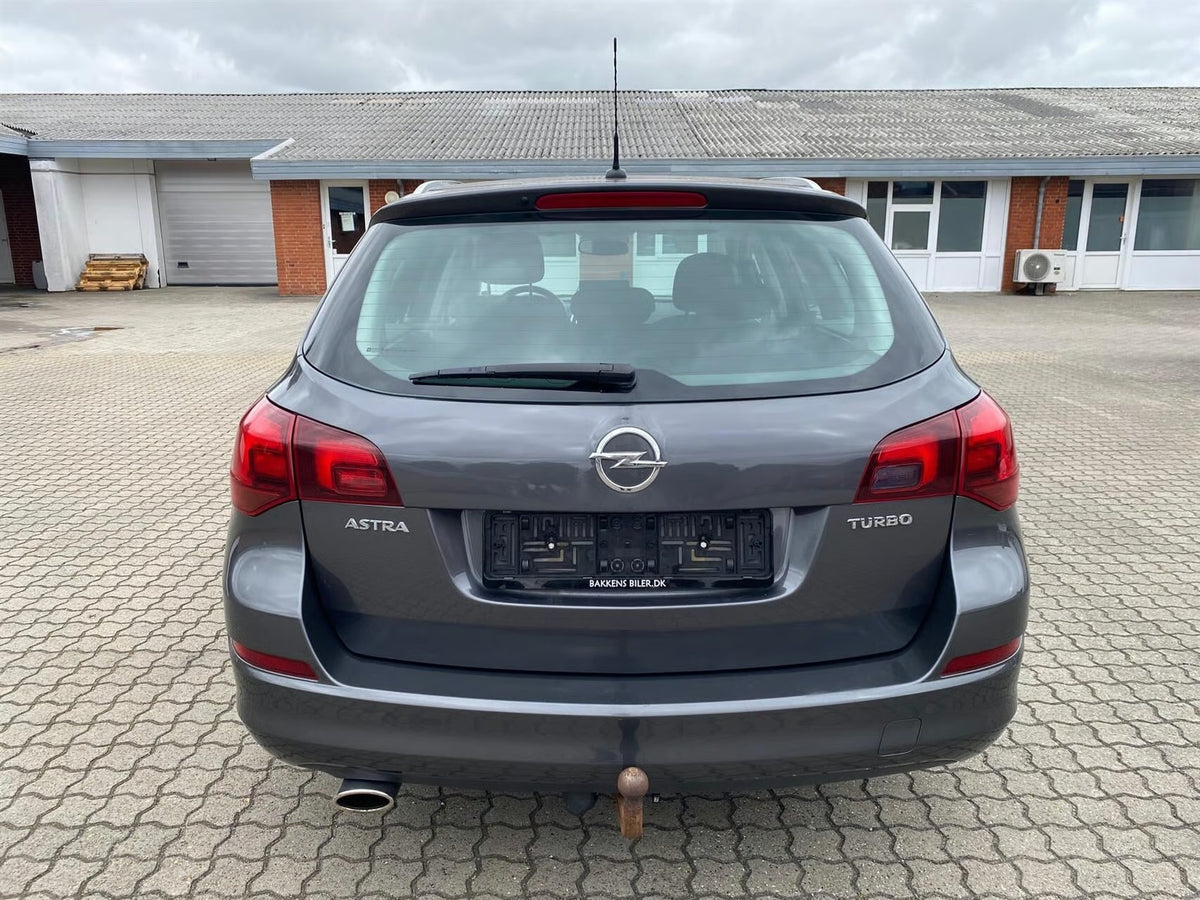 Opel Astra Sports Tourer 1,4 Turbo Sport 140HK 2012