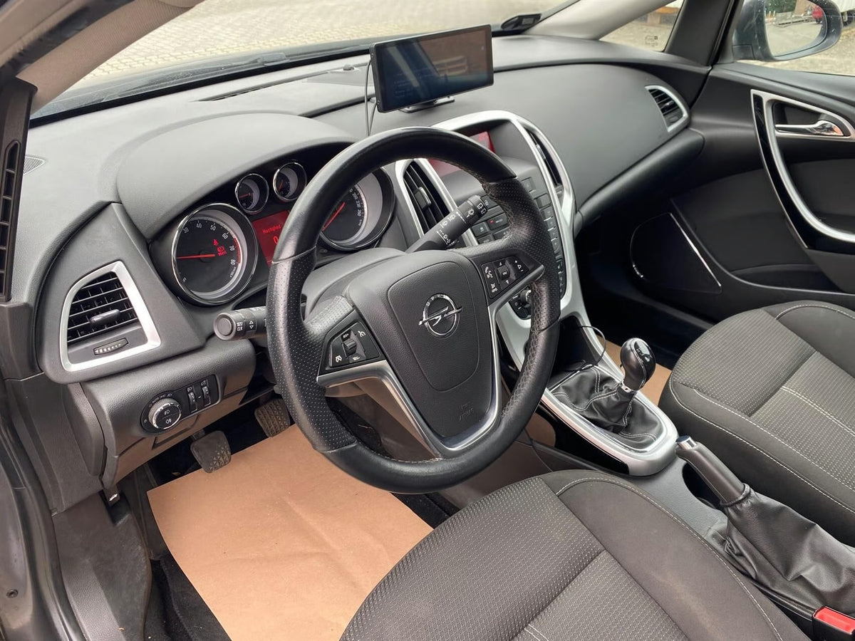 Opel Astra Sports Tourer 1,4 Turbo Sport 140HK 2012