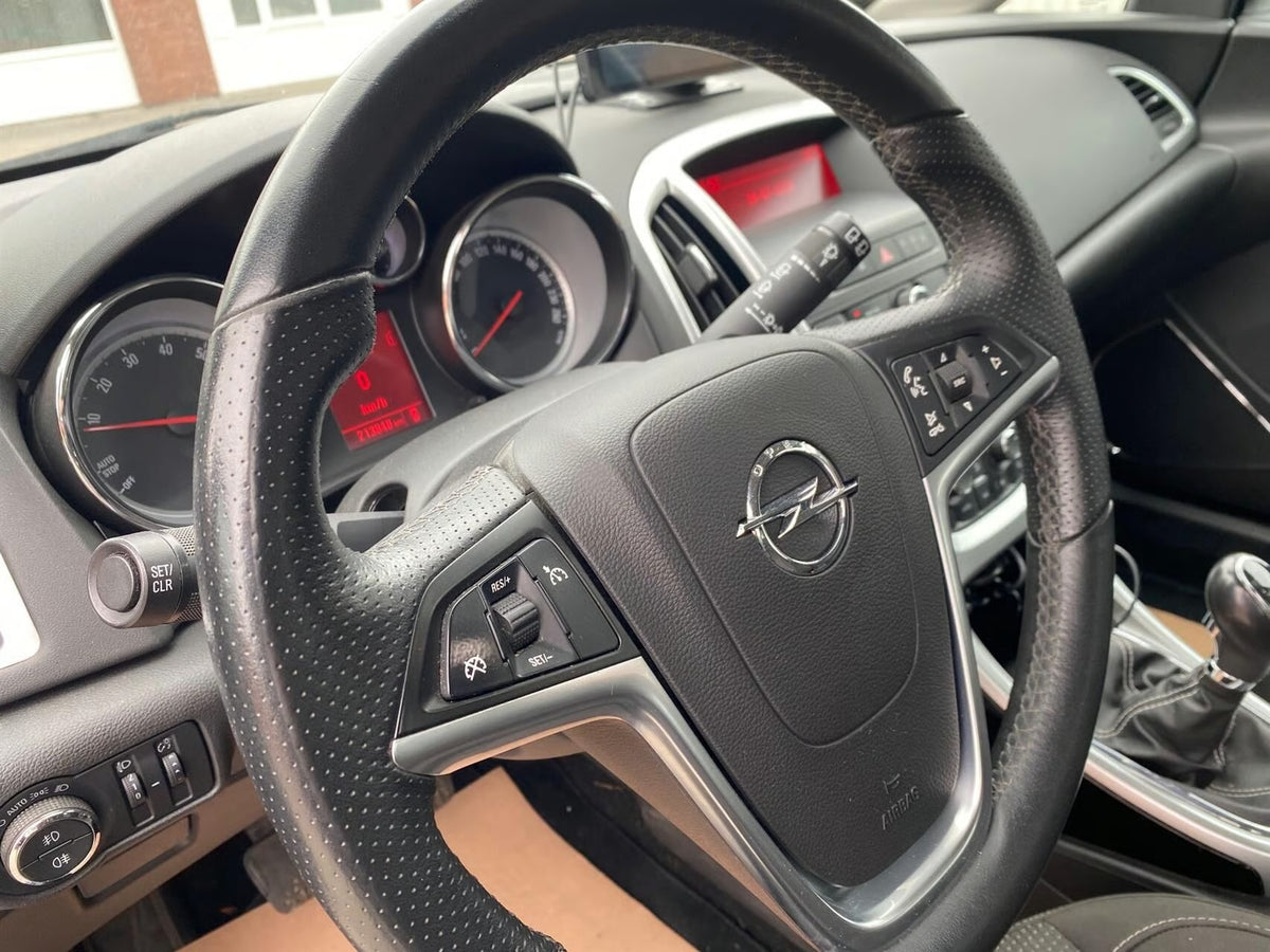 Opel Astra Sports Tourer 1,4 Turbo Sport 140HK 2012