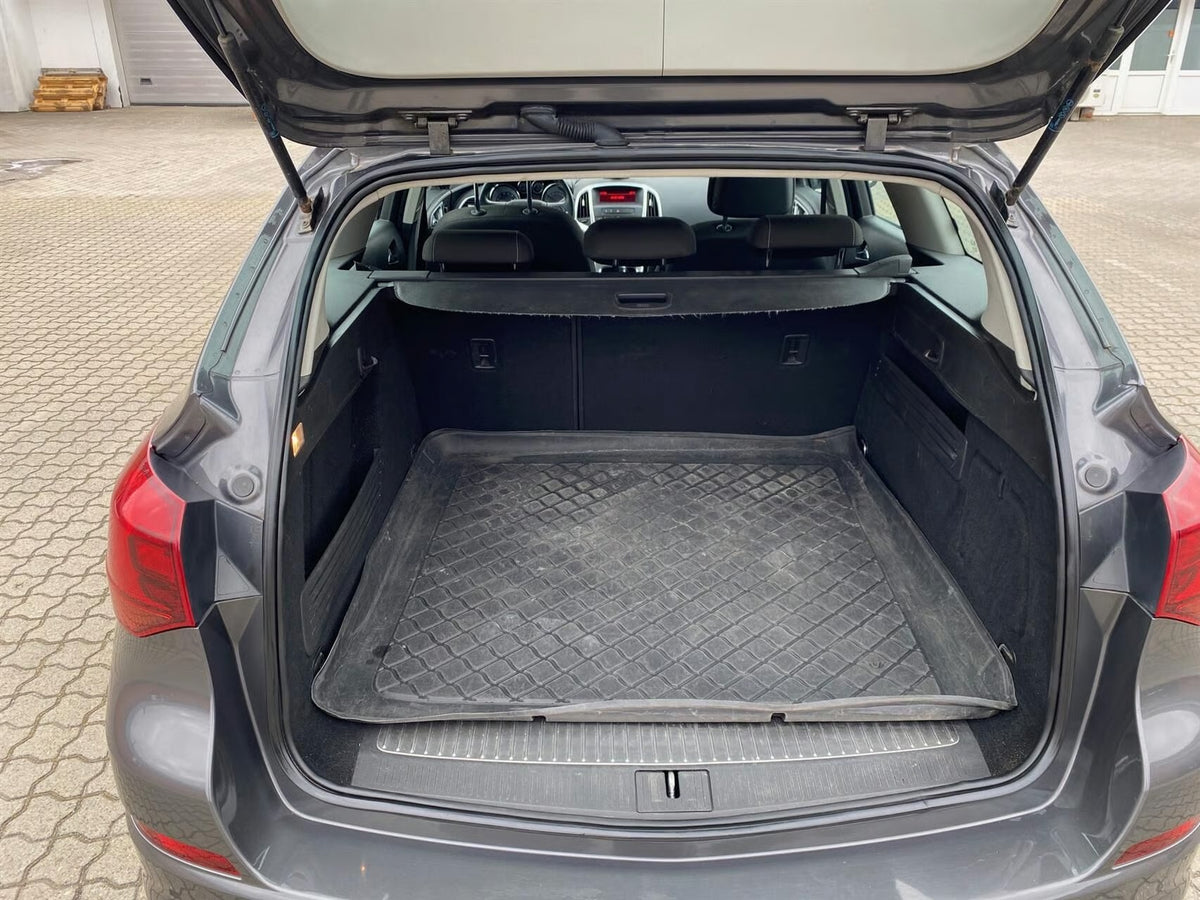Opel Astra Sports Tourer 1,4 Turbo Sport 140HK 2012