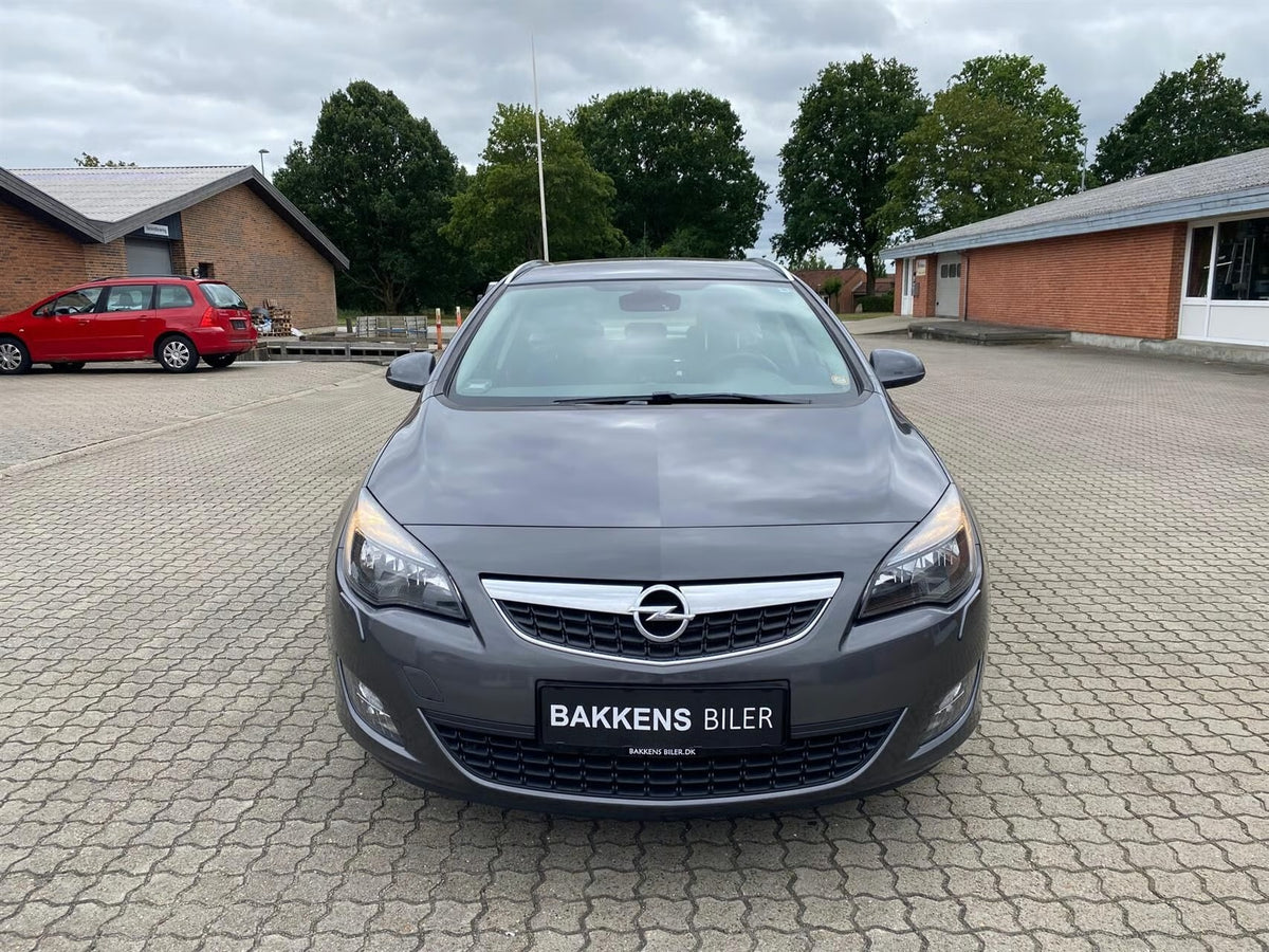 Opel Astra Sports Tourer 1,4 Turbo Sport 140HK 2012
