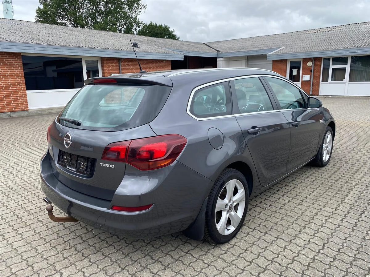 Opel Astra Sports Tourer 1,4 Turbo Sport 140HK 2012